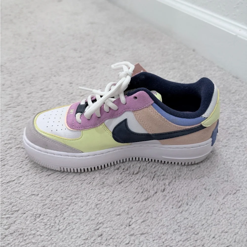 Nike Air Force 1 Low Shadow
Photon Dust Crimson Tint (Women's) - Picture 5 of 9